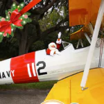 Durante evento, Papai Noel voa de avião na Flórida