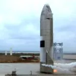 Foguete espacial projetado para turistas pousa com sucesso pela primeira vez