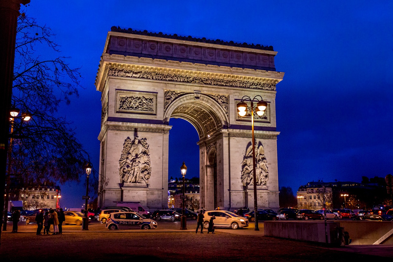 Arco do Triunfo, em Paris, será coberto com tecido e cordas por 16 dias