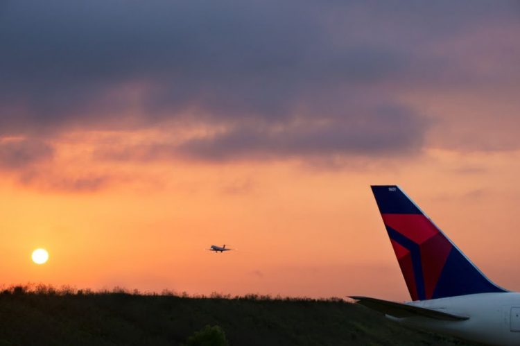 Preços altos e tecnologia: como as companhias aéreas dos EUA estão lidando com a volta do turismo