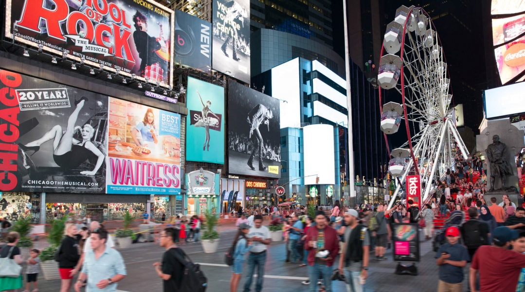 Vacinados andam de graça em nova roda-gigante da Times Square