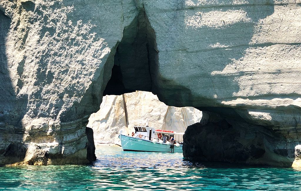 Milos, na Grécia, é eleita a melhor ilha do mundo