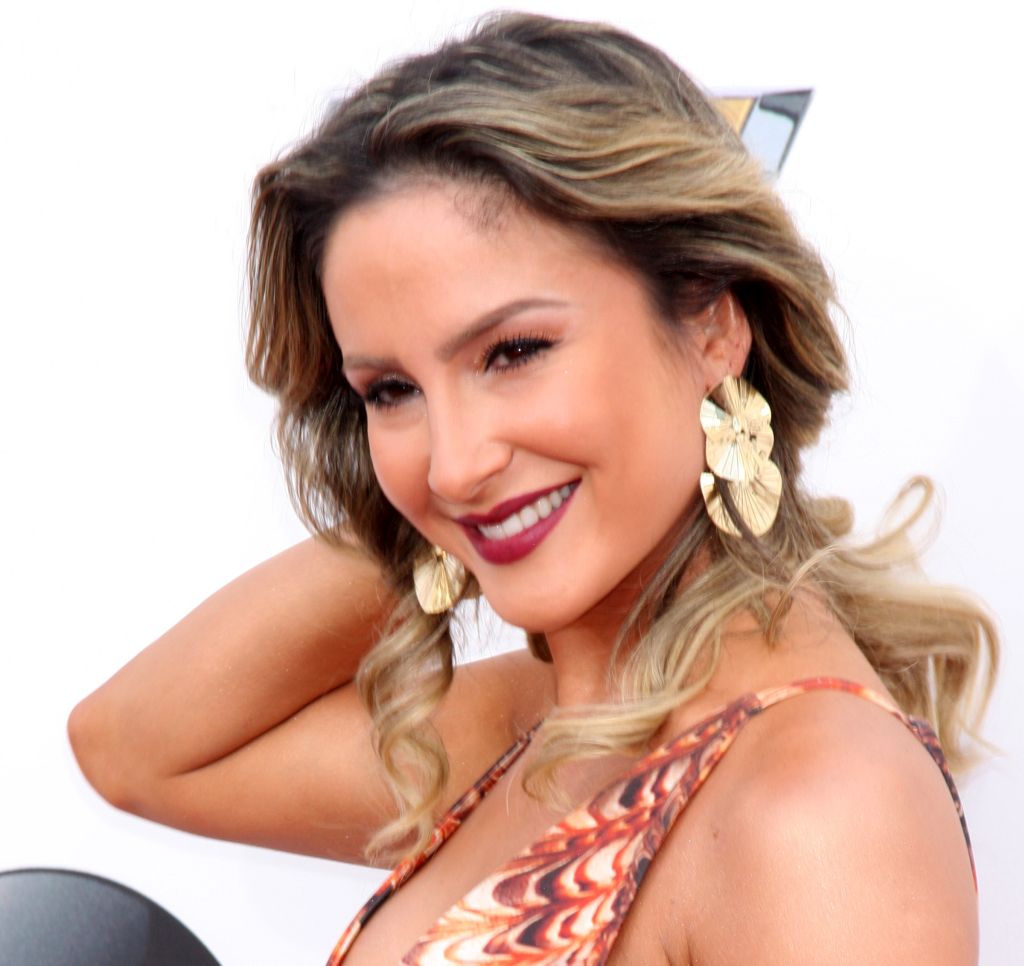 Claudia Leitte é a primeira brasileira a se apresentar em festival da Disney World