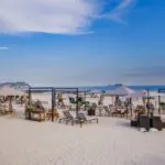 Casa Grande Resort inaugura beach club no Guarujá