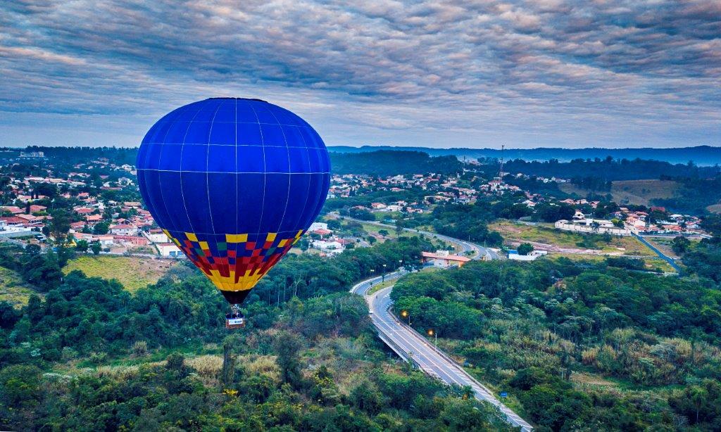 São Pedro tem voos de balão, parapente e asa delta