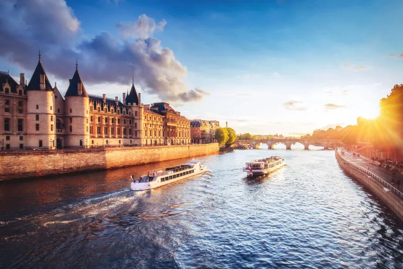 Passeio de barco no Rio Sena, em Paris – Como é e como reservar