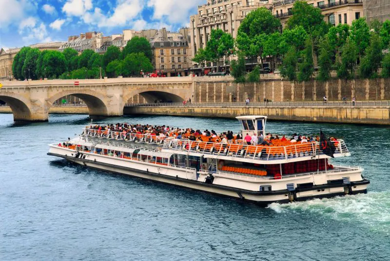 Passeio de barco no Rio Sena, em Paris – Como é e como reservar