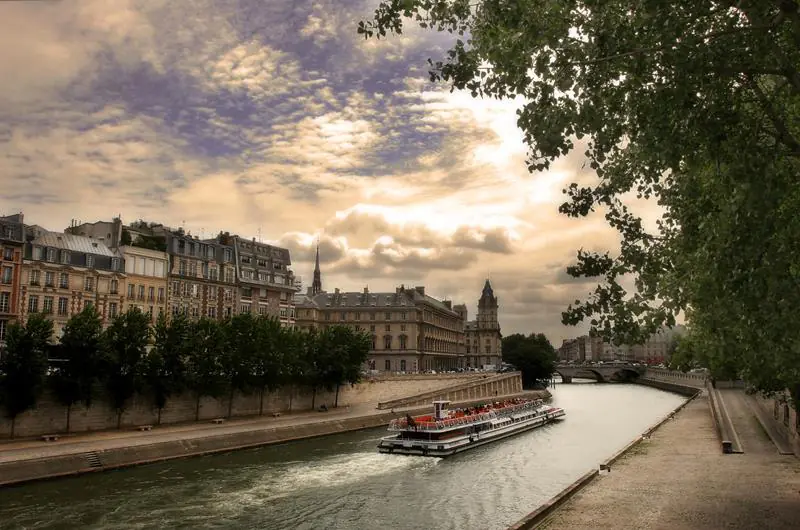 Passeio de barco no Rio Sena, em Paris – Como é e como reservar