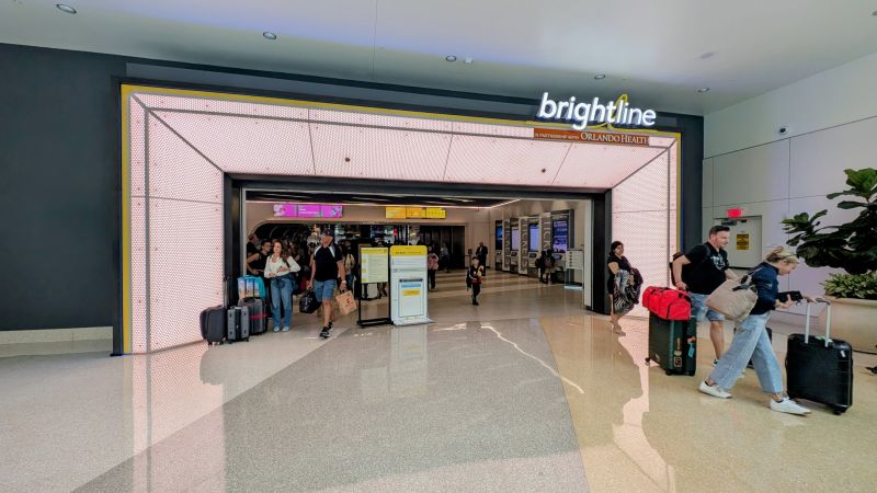 Como é viajar no Brightline, o trem que liga Miami a Orlando