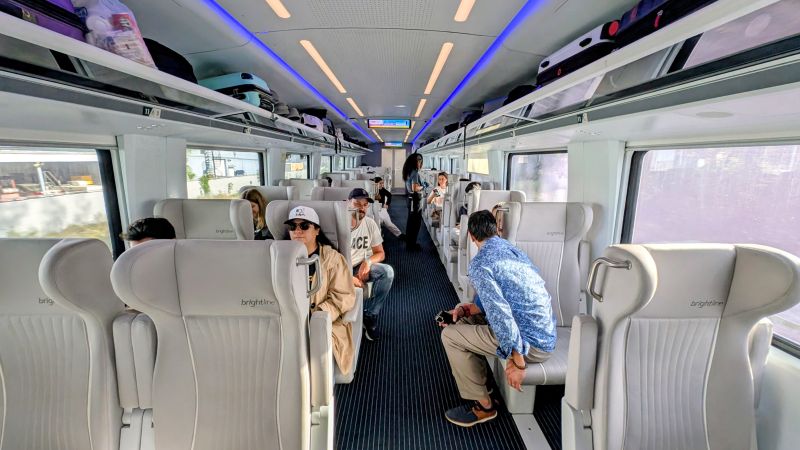 Como é viajar no Brightline, o trem que liga Miami a Orlando